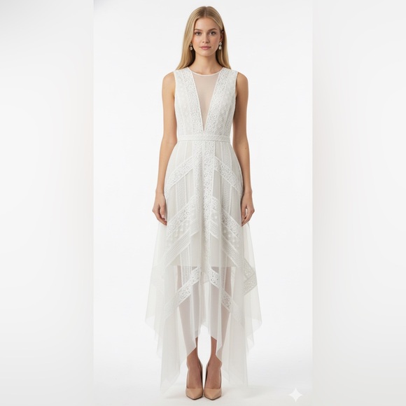 Bcbgmaxazria White Tulle & Lace Maxi dress in size 8